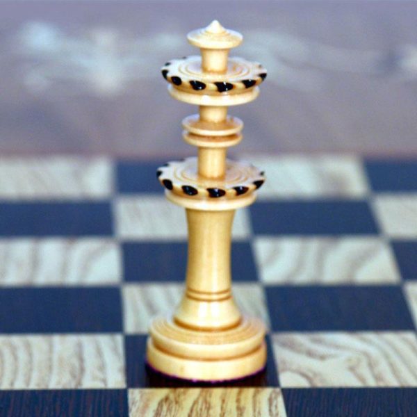 میز-شطرنج-چوبی-قاجاری