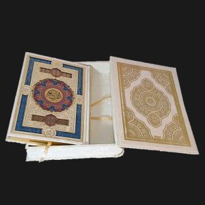 قرآن-وزیری-جعبه-دار-سفید-پلاک-طلایی